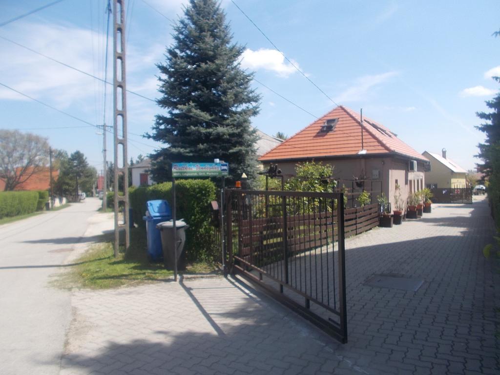 Apartment Ruttkai Vendeghaz *